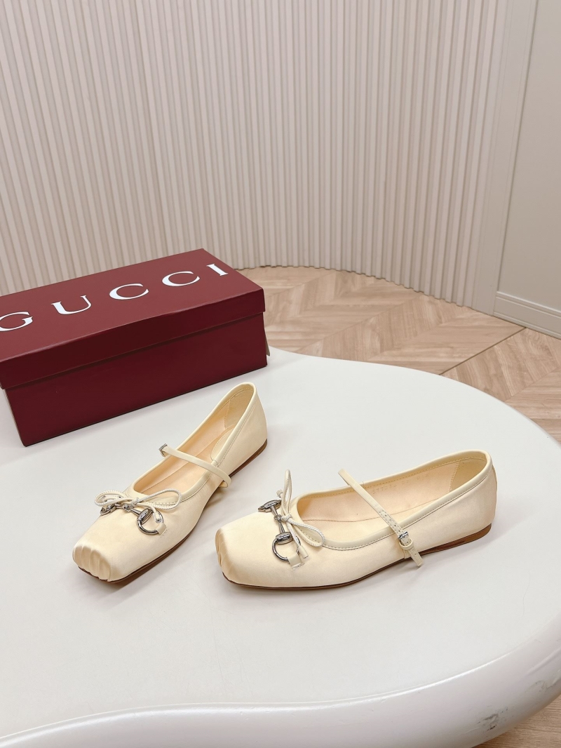 Gucci Flat Shoes